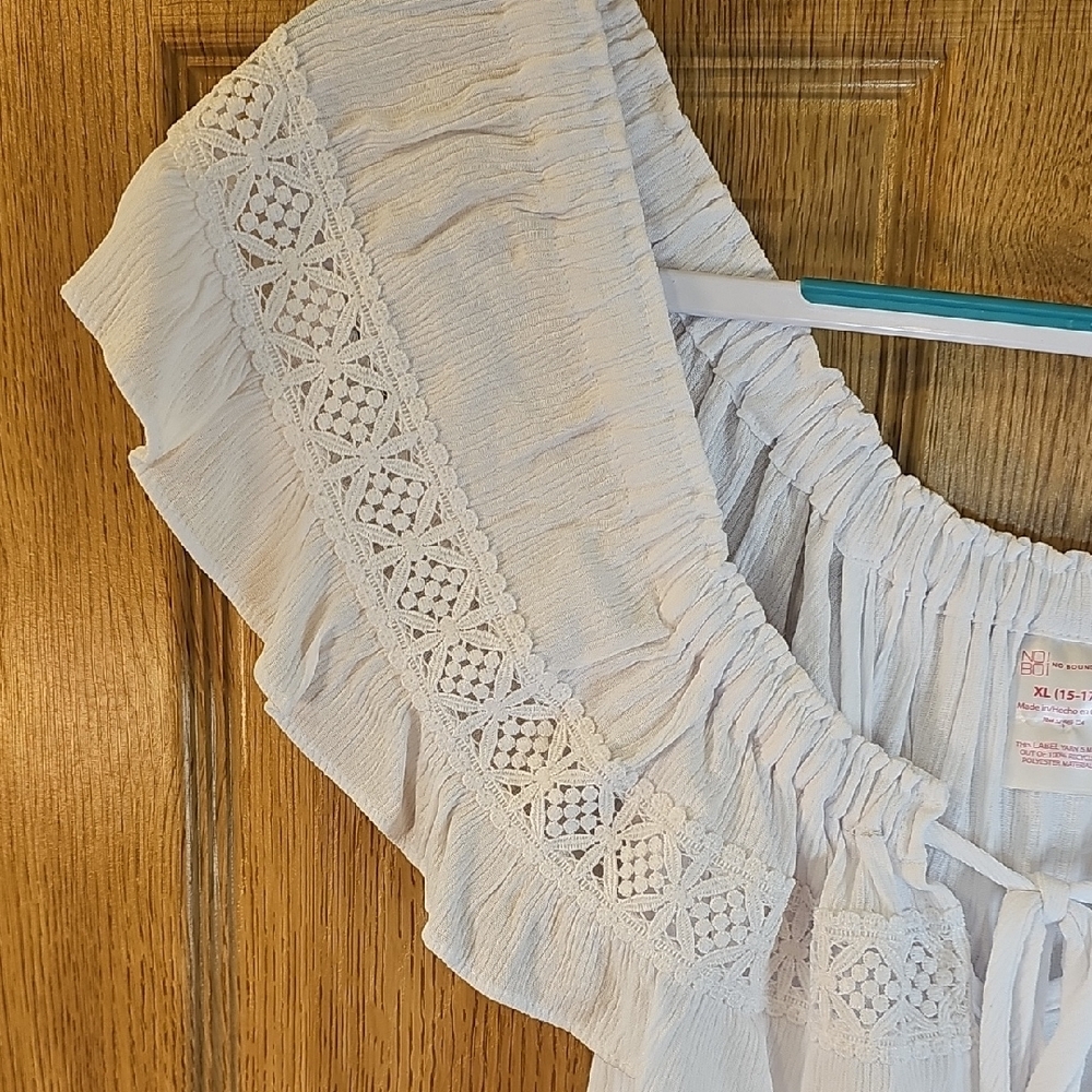 No Boundaries White Ruffle Blouse - Picture 4 of 8